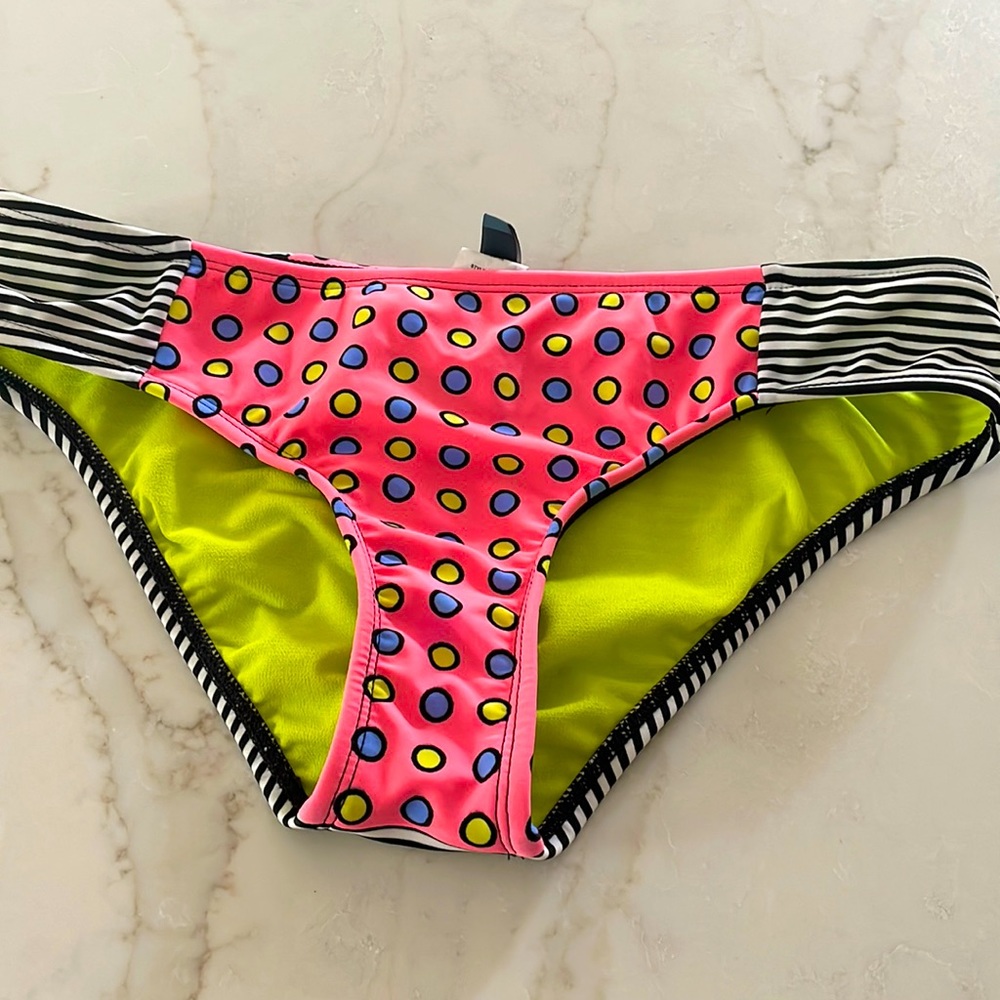 COLOURFUL BIKINI BOTTOM NWOT